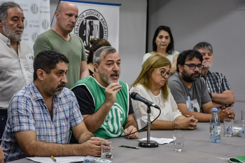 Presentan el Frente de Sindicatos Estatales y preparan movilización para el lunes