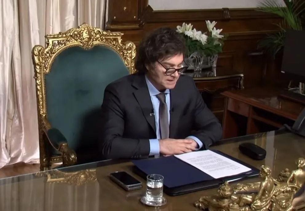 Los secretos ocultos en la firma de Javier Milei: una grafóloga reveló detalles de su personalidad