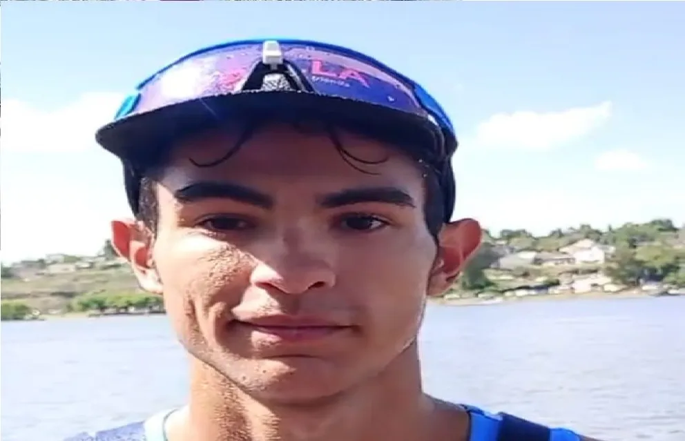 Julián Salinas, el bote individual más veloz de la Regata