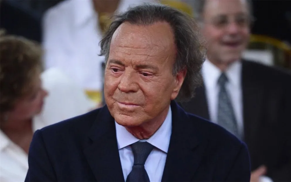 Julio Iglesias fue retenido en el aeropuerto de Punta Cana por el contenido de su equipaje 