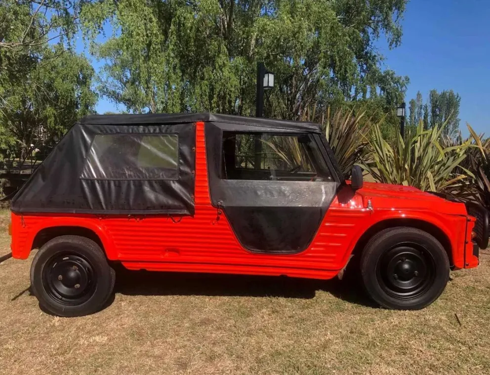 Delincuentes desarmaron un Mehari para llevarse una pieza puntual