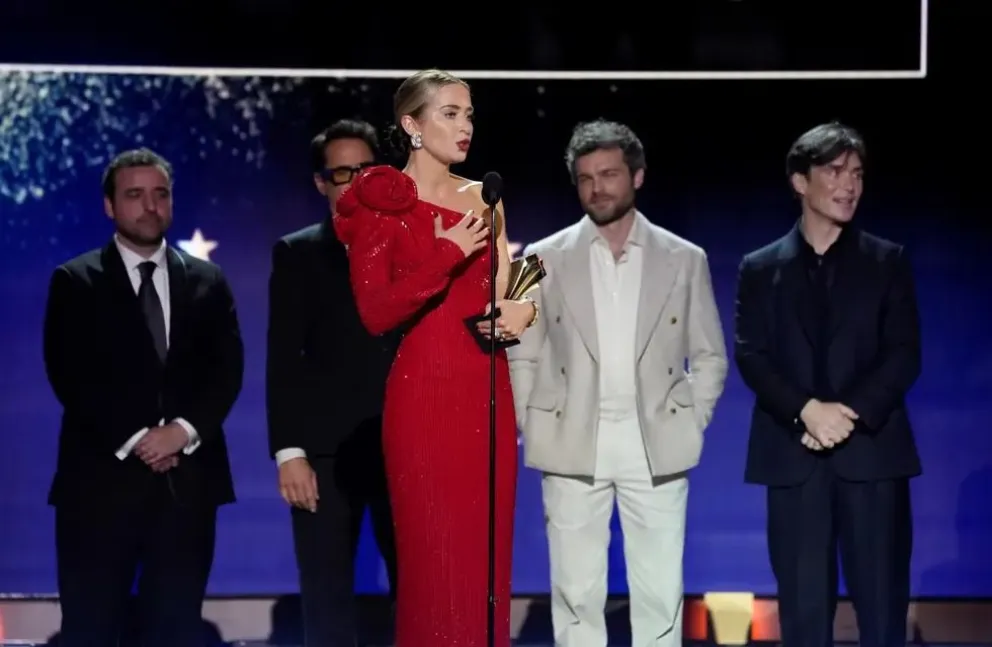 "Oppenheimer" arrasó en los Critics Choice Awards 2024