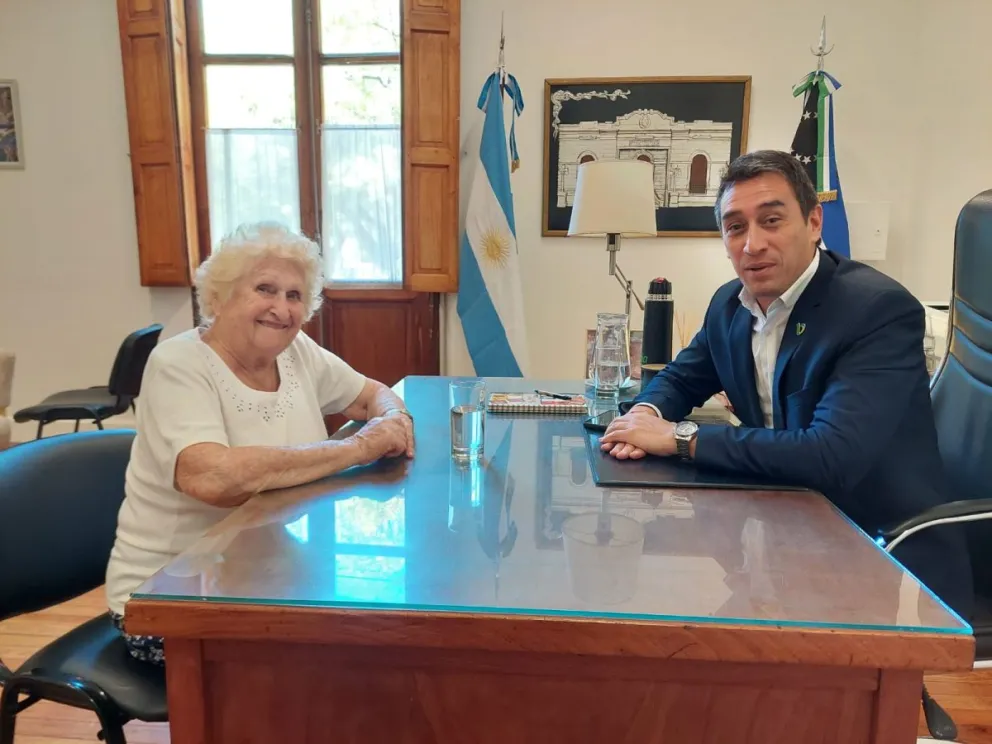 Marcos Castro recibió a Mirika Bezic, y dialogaron sobre las nuevas obras en la Plaza de los Inmigrantes