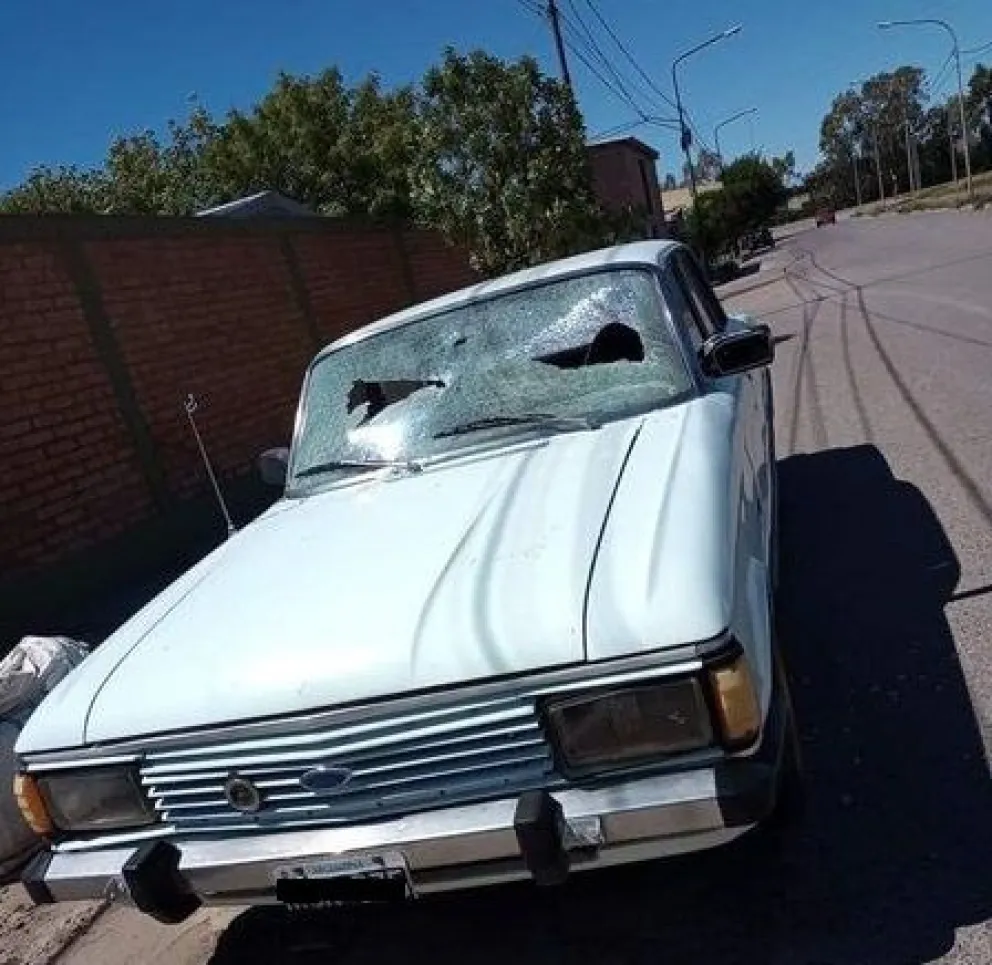 Enfrentamiento con armas de fuego en el Castello: varios impactos pegaron en un auto estacionado 