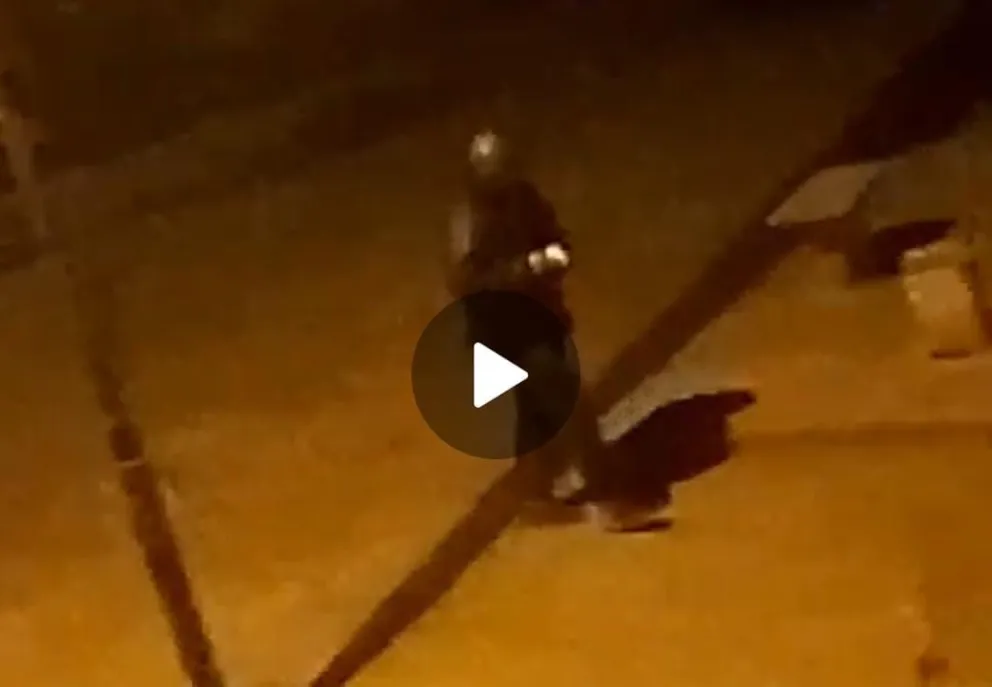 Grabaron un video del pistolero de Las 1016 a los tiros