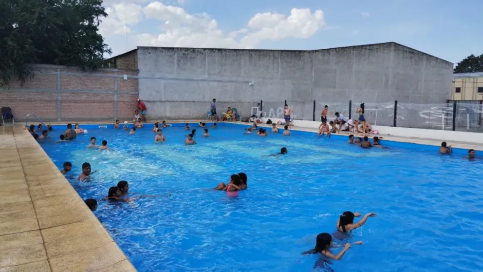 Hay pileta y karaoke para esta tarde de 40 grados