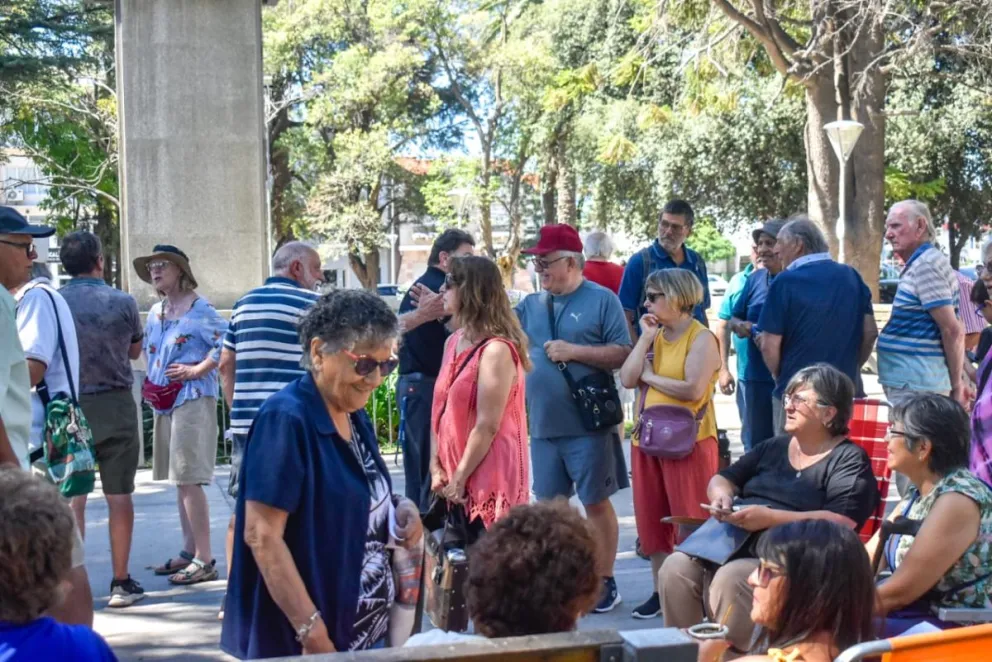Jubilados marcharon en Viedma en contra de las medidas de Milei: “Refleja el maltrato total que estamos viviendo”
