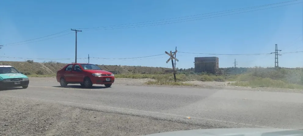 Dos ocupantes de la Toma del ferrocarril se cruzaron, y uno anduvo a los tiros