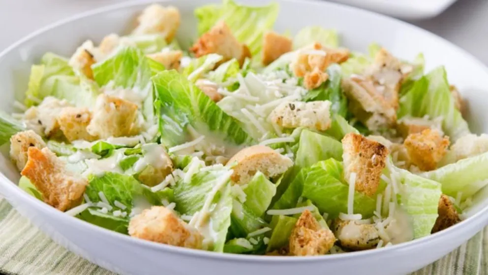 Una comida fresca, ideal para el verano: ensalada César en 4 pasos