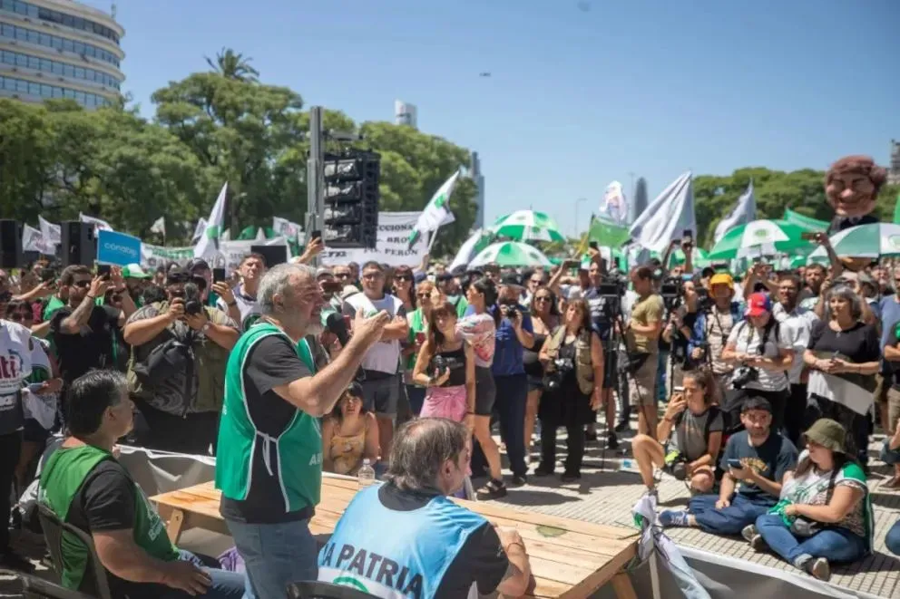 “El 70% de los estatales hoy son pobres en la Argentina”