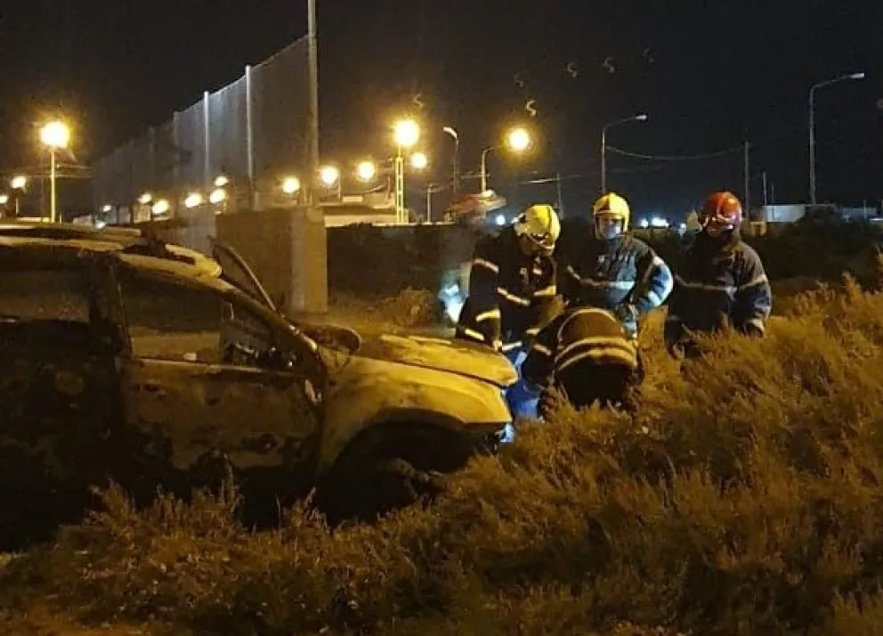 El incendio de la Duster habría sido por un cortocircuito 