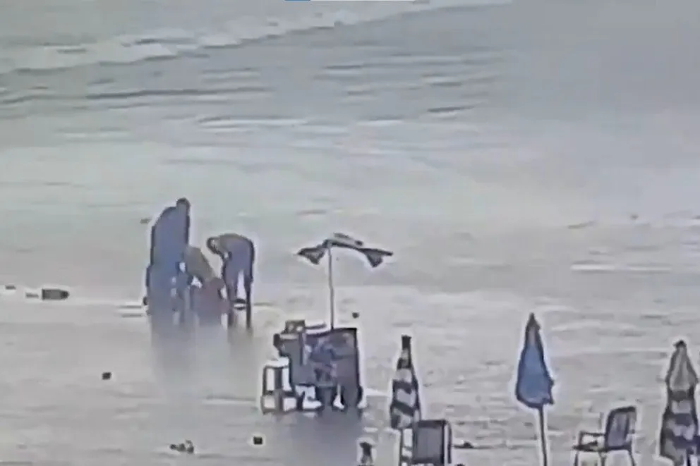 Un rayo mató a una mujer y dejó siete heridos en una playa de Sao Paulo 