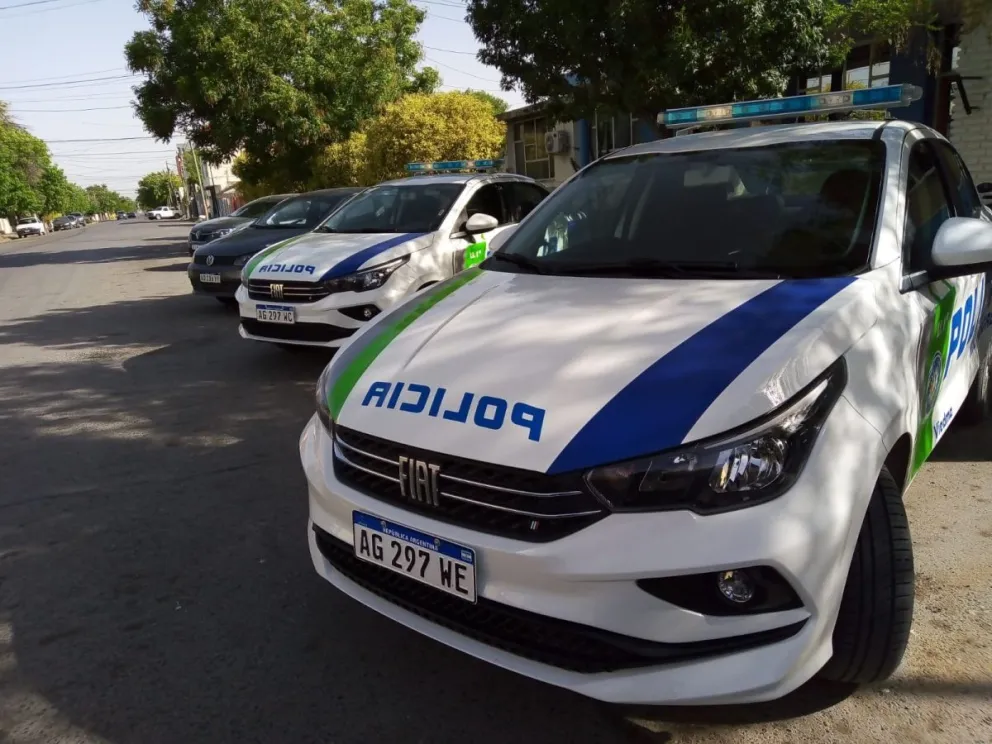 Ya ni el auto se puede arreglar en la vereda: robaron a un vecino en pocos segundos