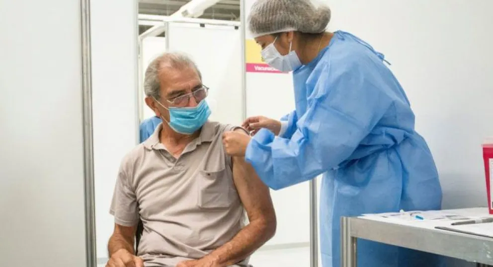 Covid-19: el Ministerio de Salud recomendó reforzar la vacunación ante el aumento de casos