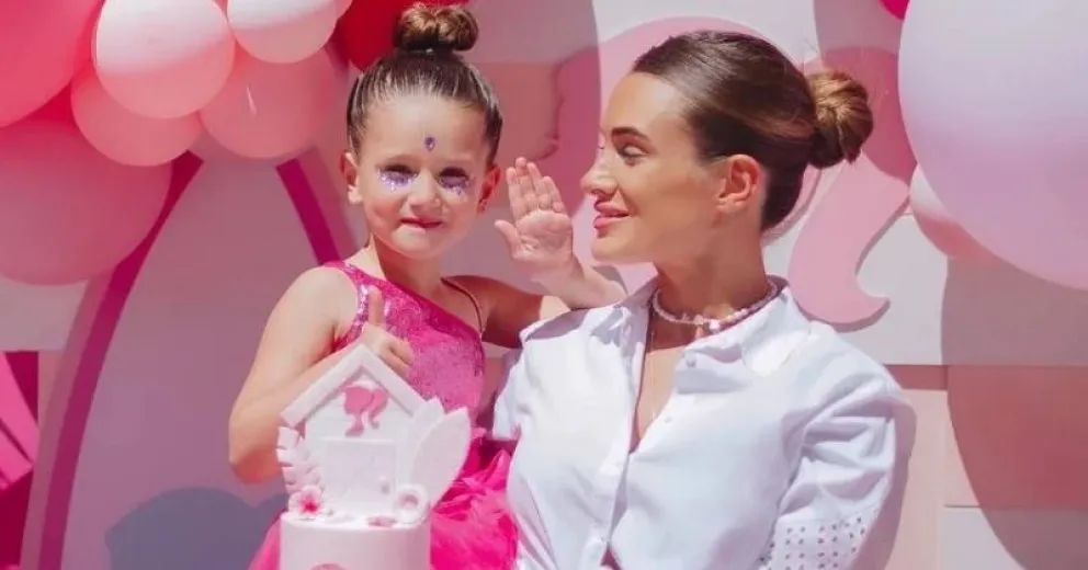 La fiesta de cumpleaños barbiecore para Francesca, la hija de Cami Homs y Rodrigo de Paul