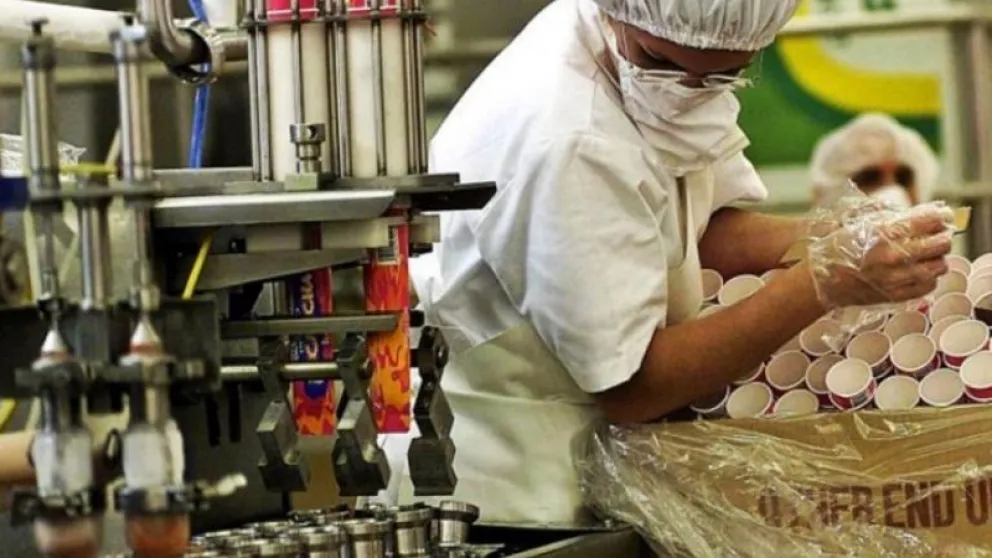 Caída histórica de la industria pyme en diciembre 2023 con una baja del 26,9%