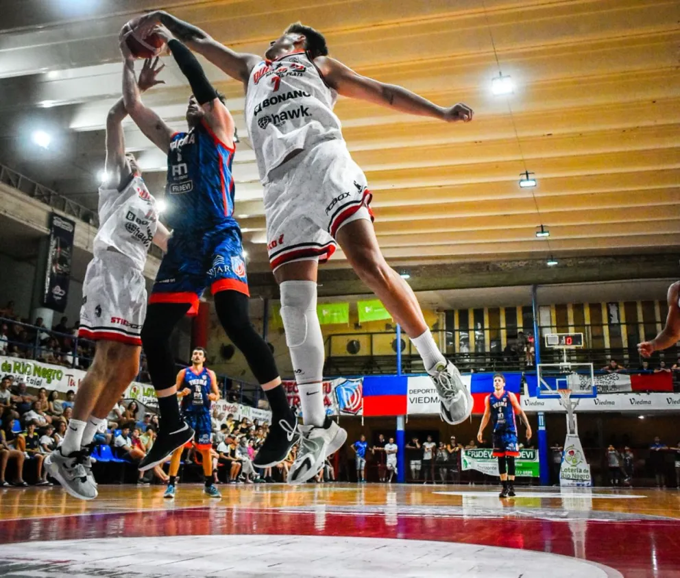 Luego de sacarse chispas, un cómodo Viedma se impuso a Quilmes