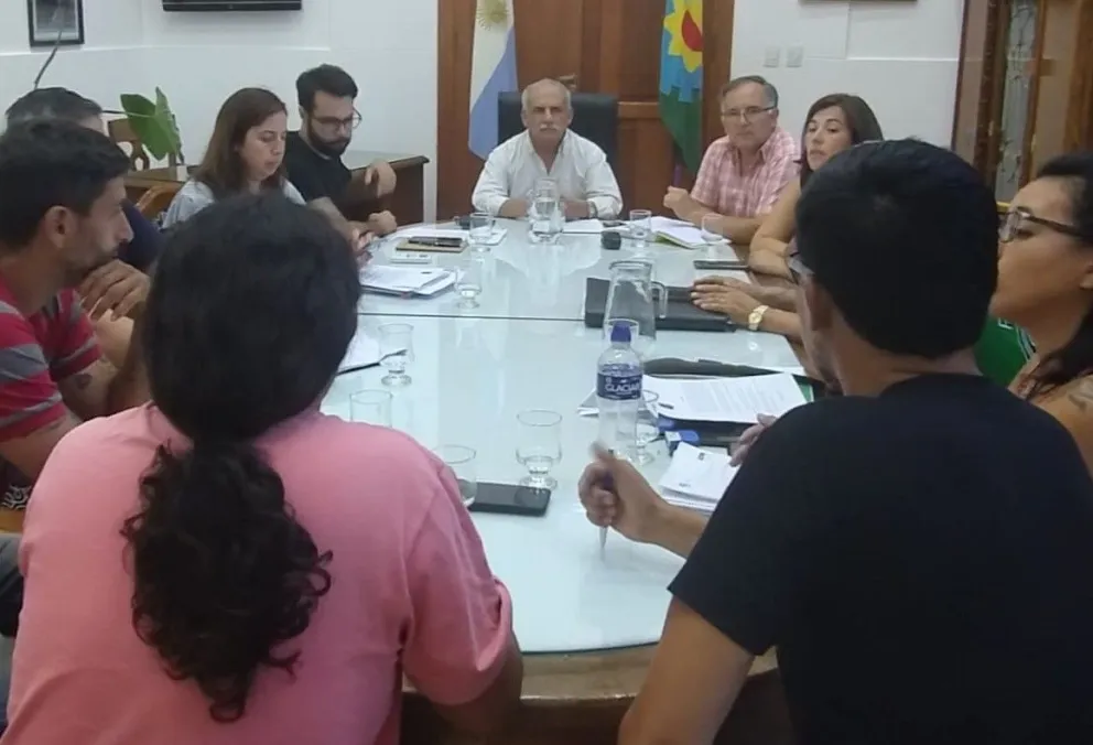 Paritarias: Ejecutivo y gremios acuerdan un incremento del 45 por ciento al básico