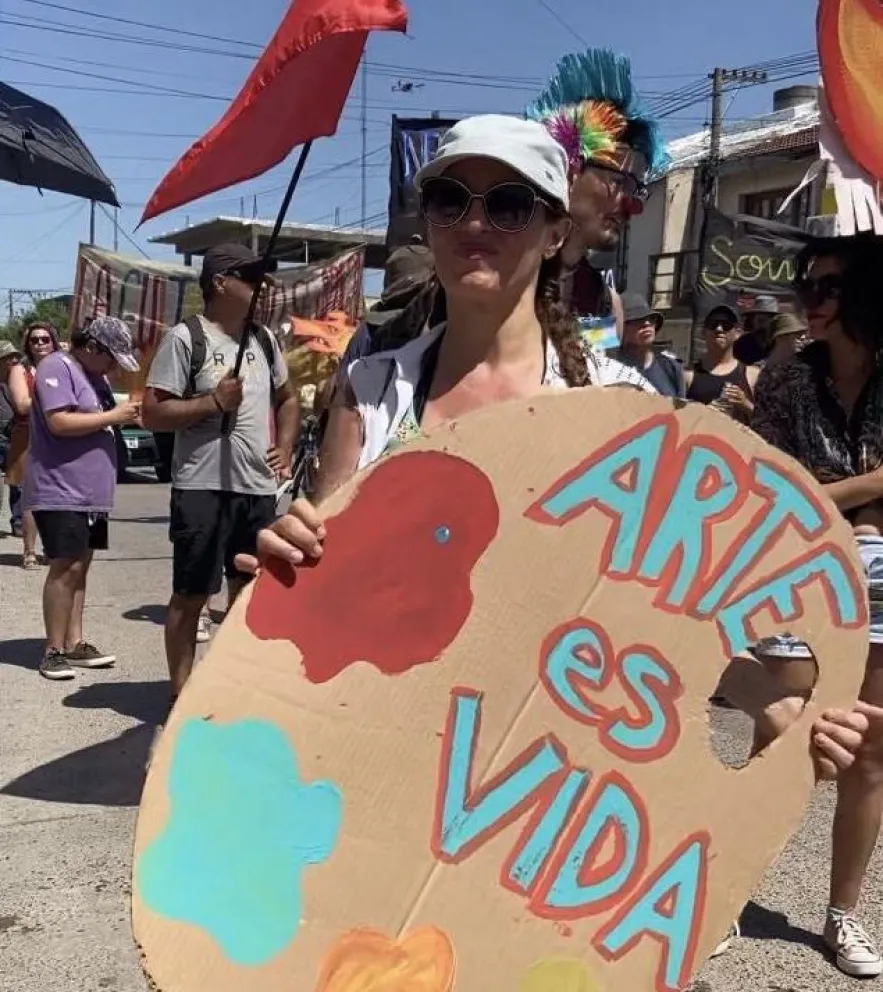 En su salsa, dieron rienda suelta a la imaginación en la protesta callejera