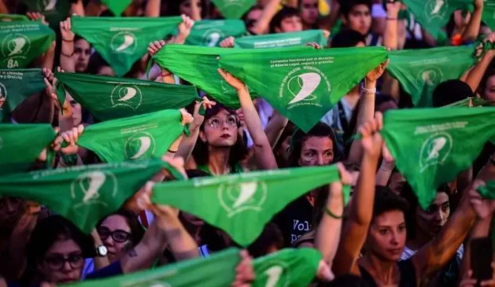 Gobierno planea revisar la ley de aborto legal en el futuro próximo