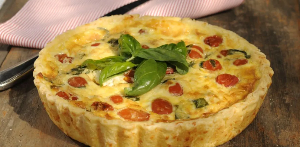 Súper fácil: tarta caprese con masa casera integral en 5 pasos