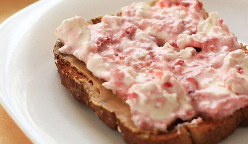 Desayuno rápido y delicioso: Tostadas con queso Mascarpone y fresas