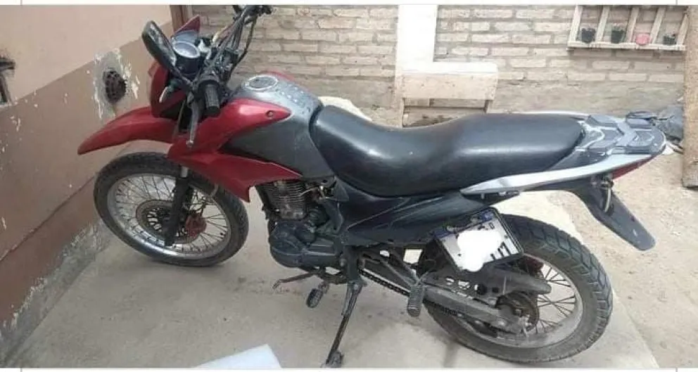 Corren las horas y no hay novedades de la moto robada en Villa Lynch 