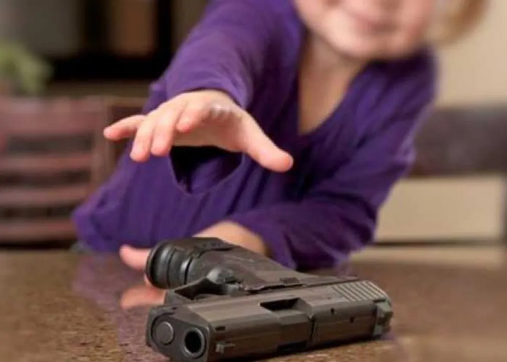 Tragedia: niño de tres años mató a su hermanito menor tras encontrar un arma cargada en su casa