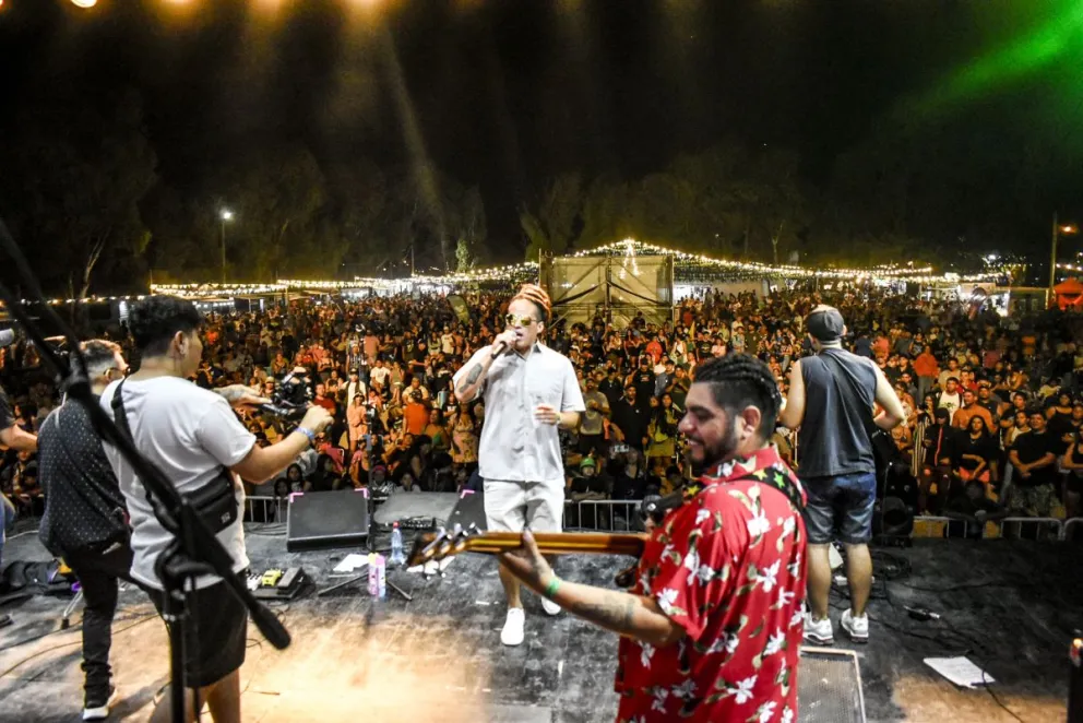 Éxito artístico en la Fiesta Nacional del Mar y el Acampante