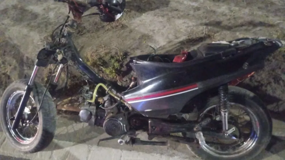 Personal de la Comisaría 34° recuperó una moto robada que llevaban de tiro