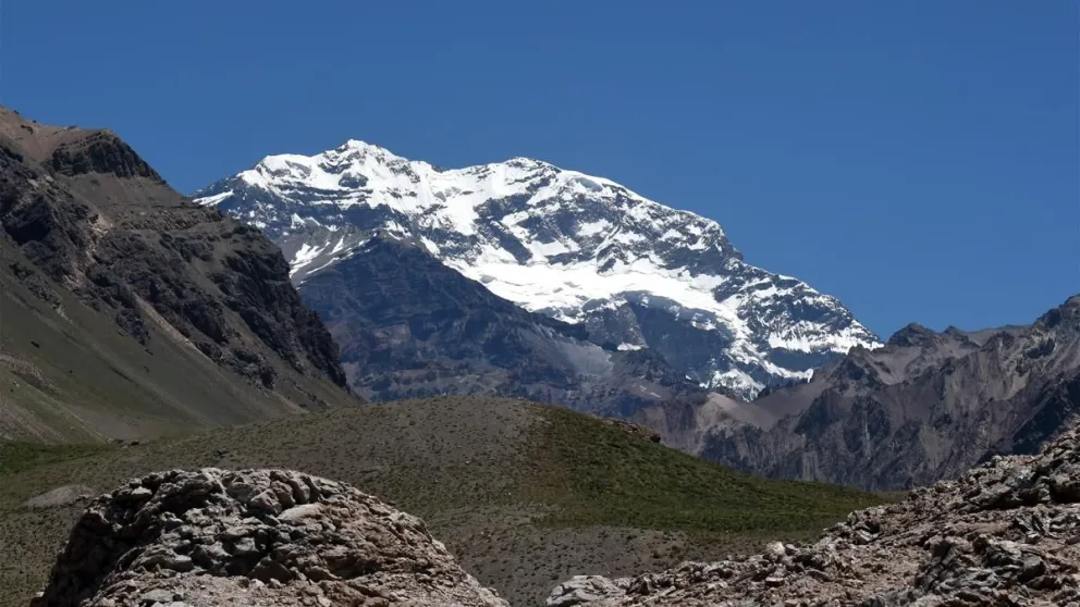 Tragedia: una andinista murió de un infarto luego de hacer cumbre en el Aconcagua