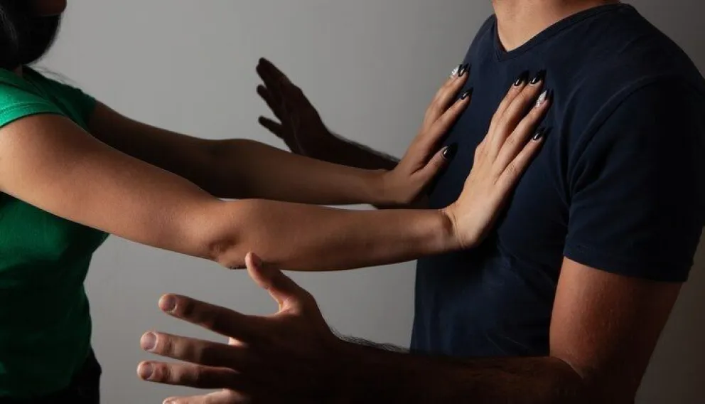 El joven acusado de violento dio su versión: "La Policía fue dos veces a mi casa a sacarla"