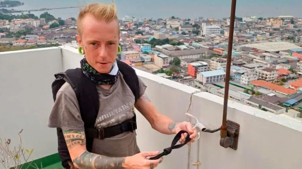 Imágenes sensibles: un paracaidista murió tras arrojarse de un piso 29 en Tailandia en un salto extremo