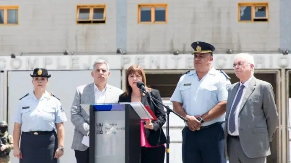 Cárceles: Bullrich presentó el protocolo para "aislar" a líderes de organizaciones criminales