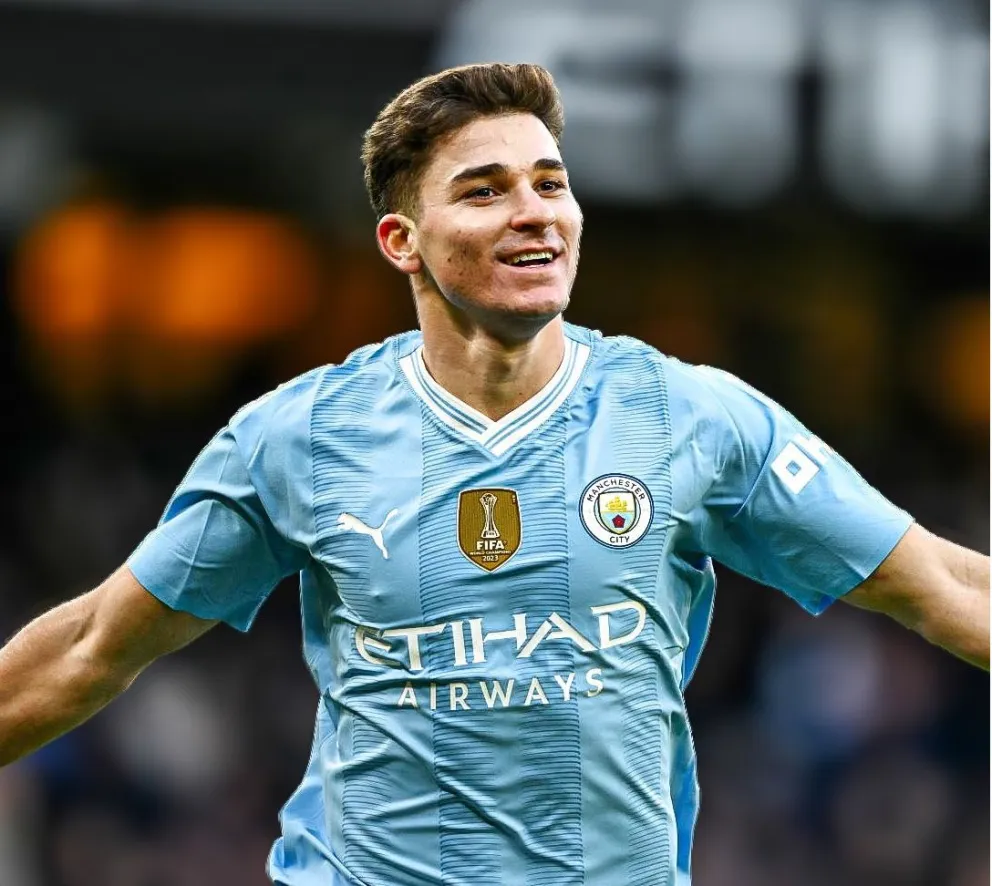 Doblete de Julián Álvarez en la goleada del Manchester City