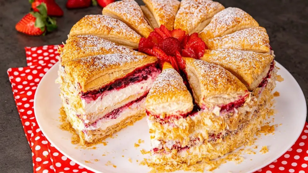 Cómo hacer una torta rápida de hojaldre, crema y frutos rojos