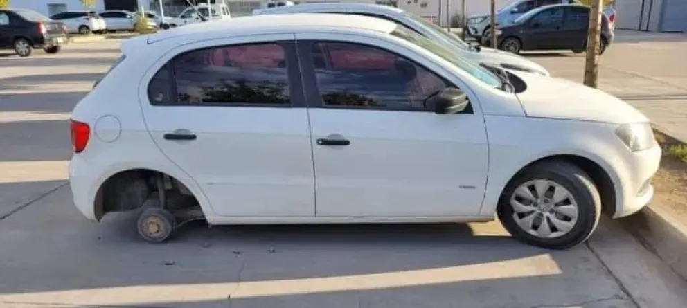 Nuevos hechos de inseguridad: le robaron la rueda de su vehículo a una enfermera