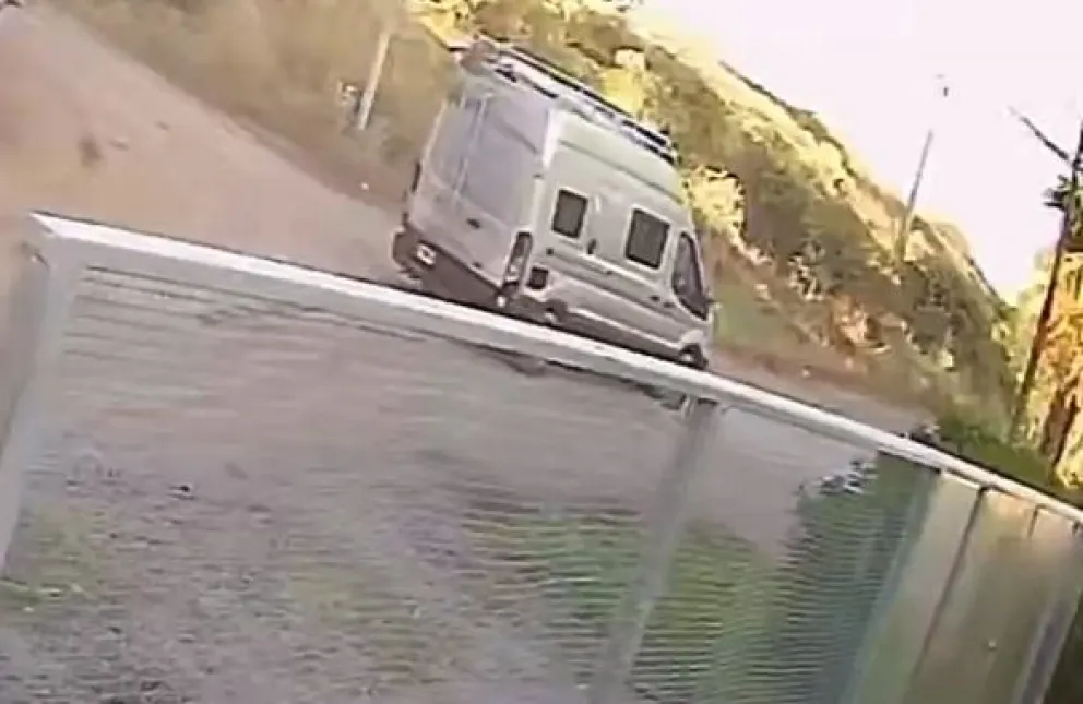 Los motorhomes siguen sin control en El Cóndor: uno vació aguas negras y quedó filmado