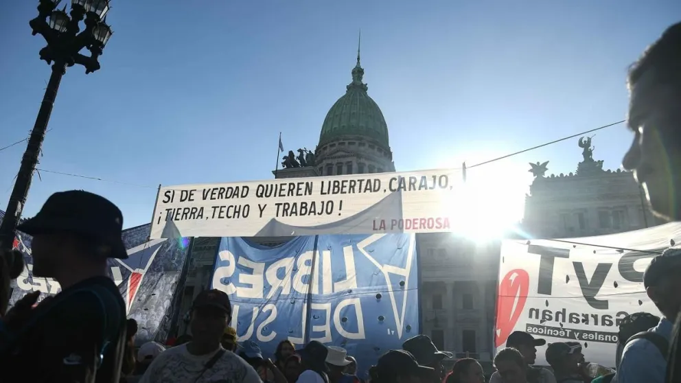 Protestas frente al Congreso por Ley "Bases": detenidos y enfrentamientos