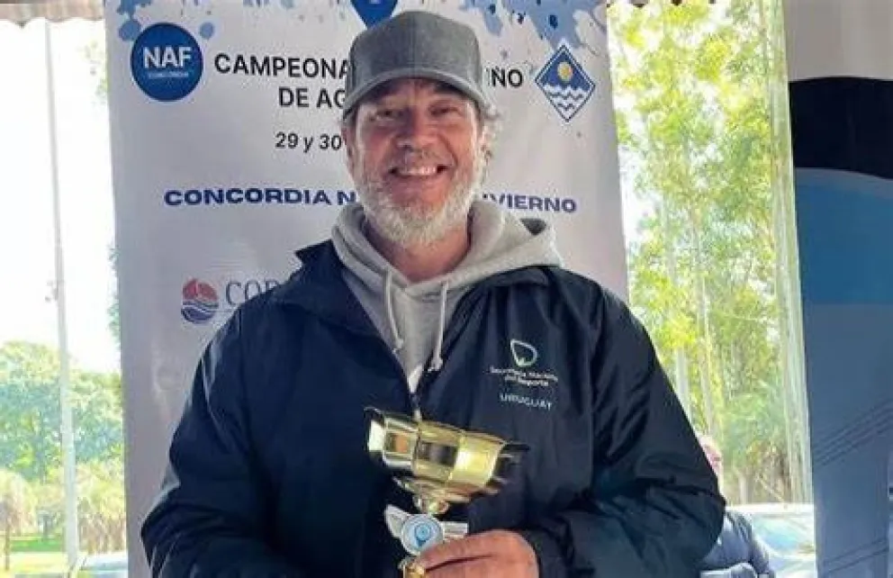 Tragedia: un médico uruguayo quería cruzar a nado el Río de La Plata y murió 1.500 metros antes de llegar