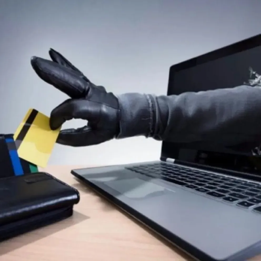 Engaño en la red: una mujer compró por internet y la estafaron