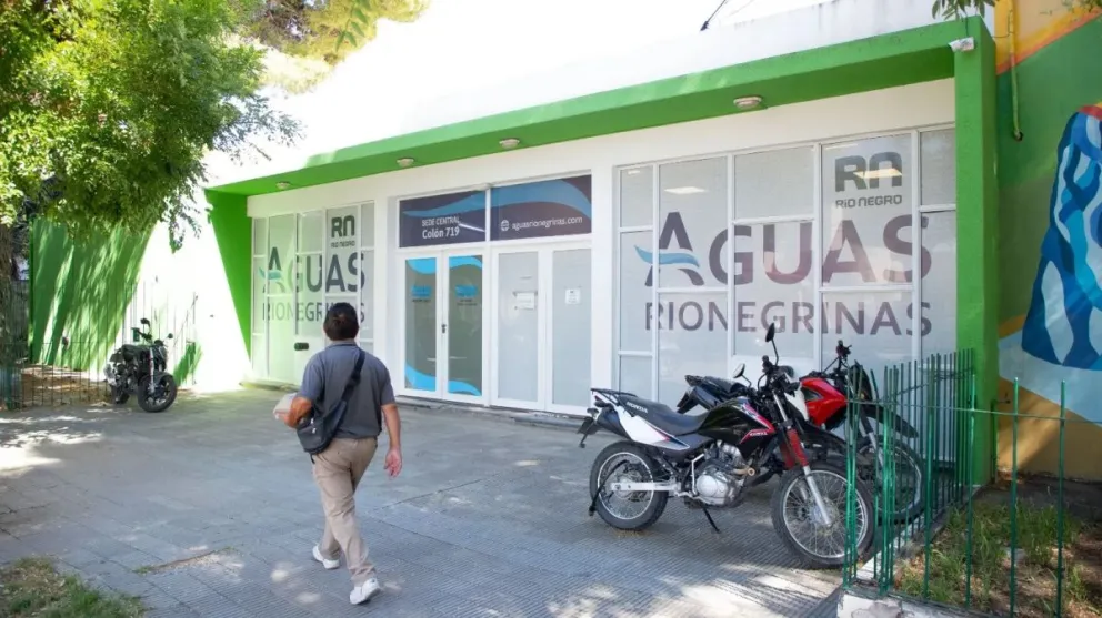 Respuesta de Aguas Rionegrinas ante el caso de desbordes en el 30 de Marzo de Viedma. 