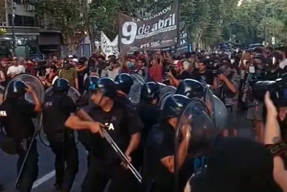 El gobierno celebró la represión y elogió la acción policial
