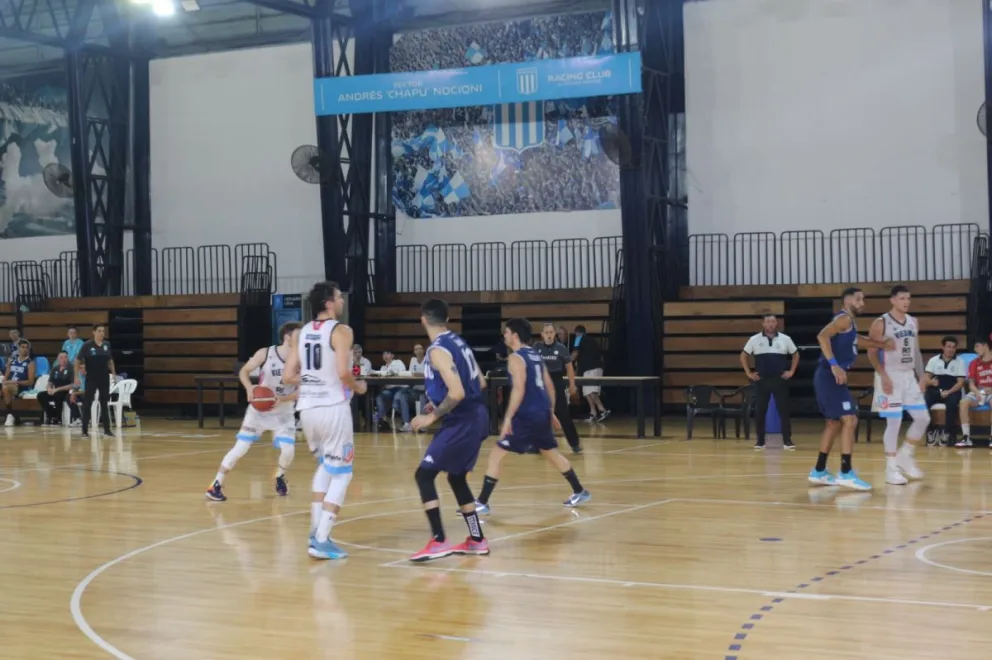 En Avellaneda, Racing le cortó el invicto a Deportivo Viedma