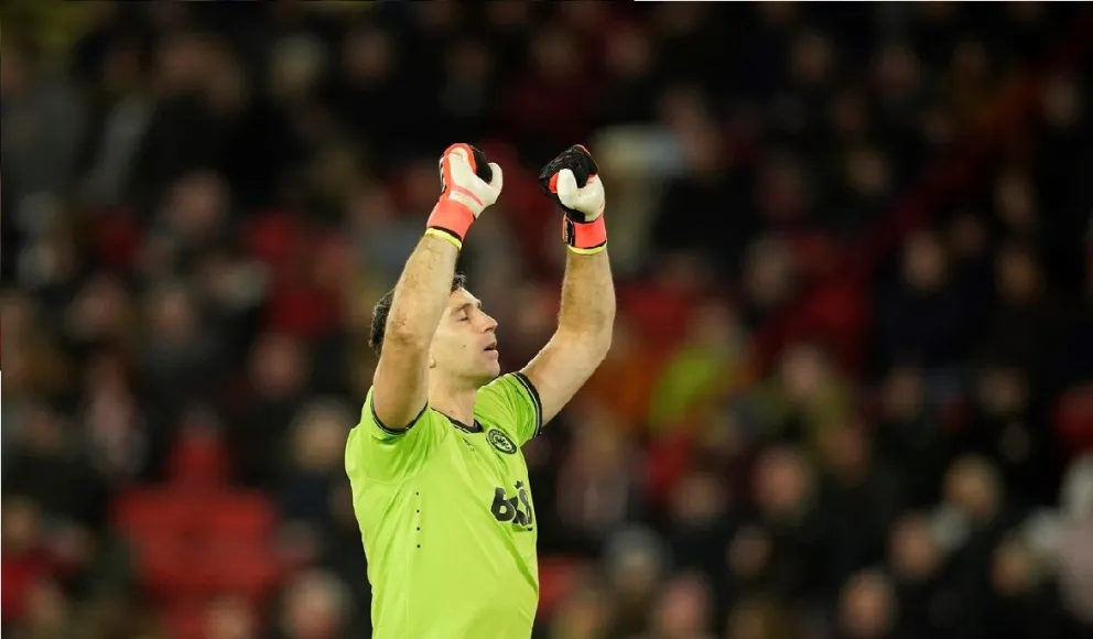 Goleada del Aston Villa de Emiliano Martínez que no se baja de la pelea