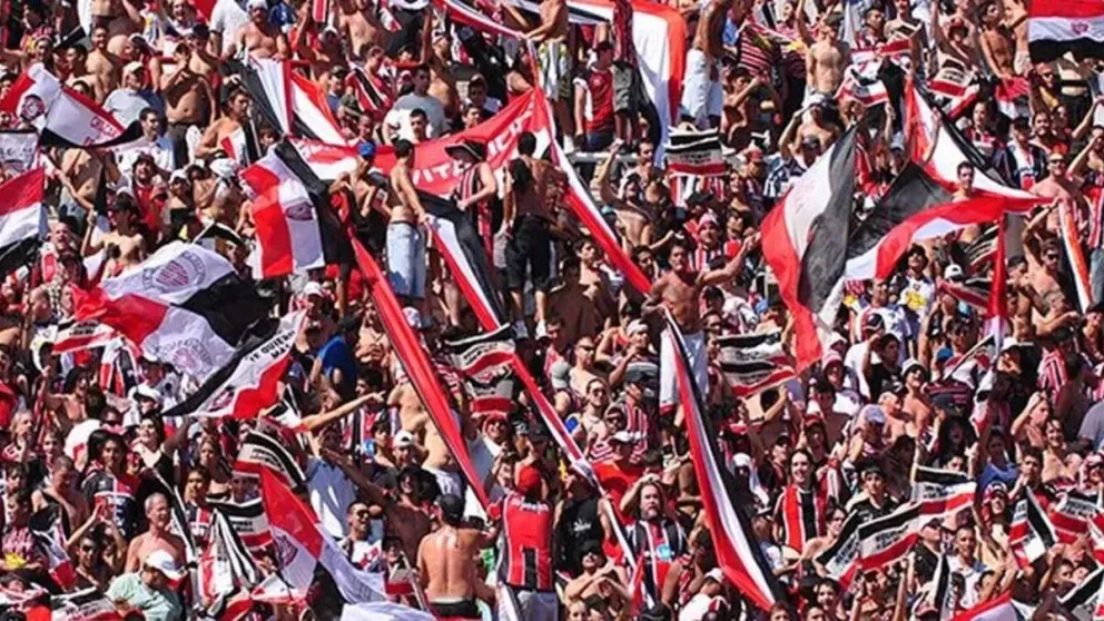Mataron a un hincha de Chacarita de una puñalada mientras se jugaba el partido contra Deportivo Maipú