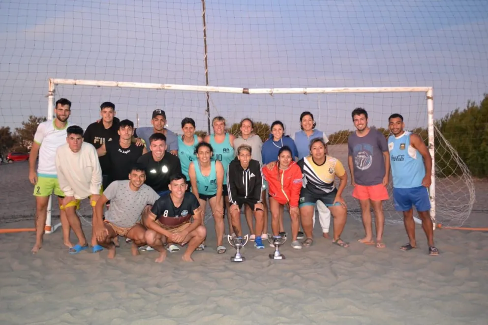 Torneo redondo para La Caleta: campeones por duplicado