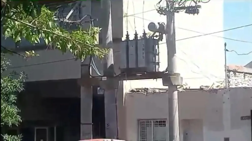 Explotó un transformador y todo el centro de Viedma se quedó sin luz 