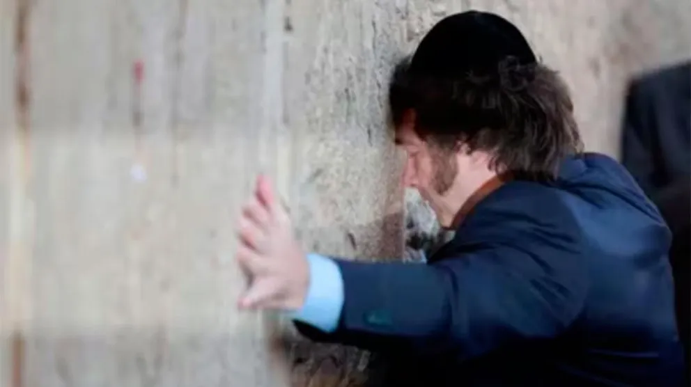 Milei visitó el Muro de los Lamentos antes de reunirse con el presidente de Israel