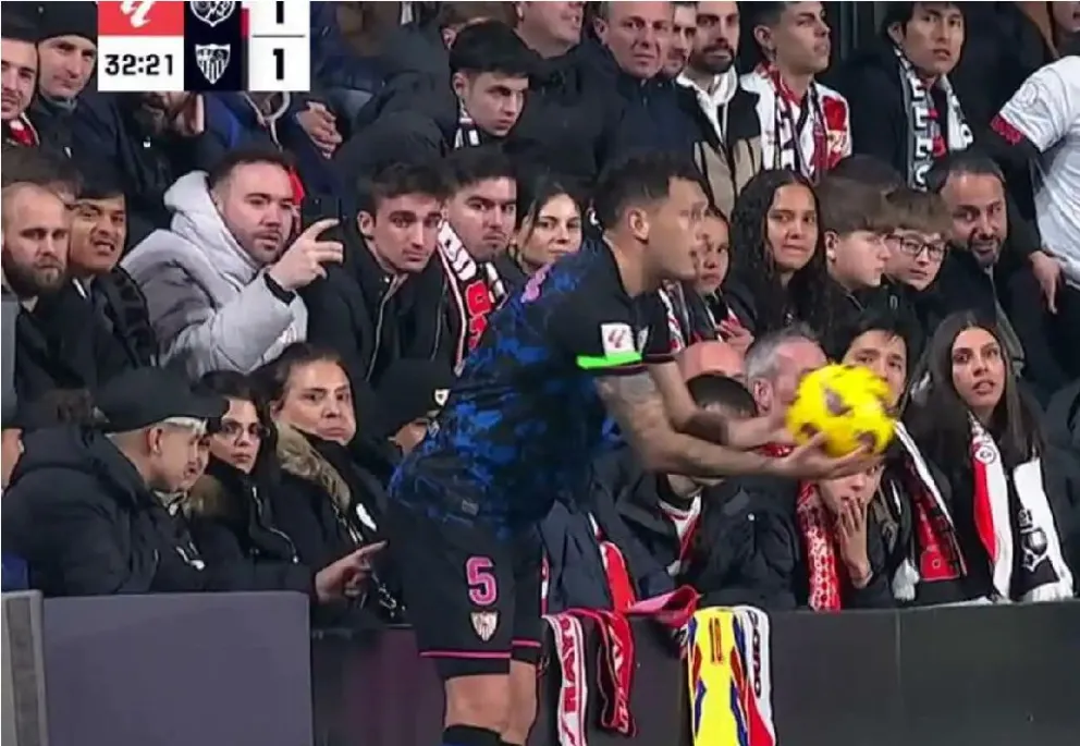 Bochornoso: un futbolista argentino fue víctima de un repudiable gesto de un hincha